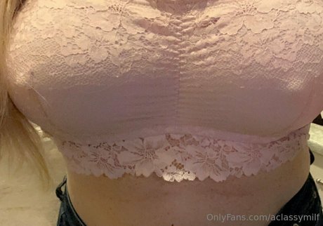 aclassymilf OnlyFans Bilder