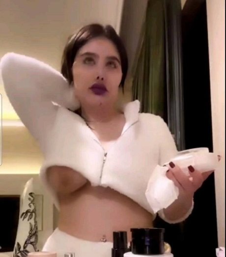 Angie Khoury OnlyFans-Bilder