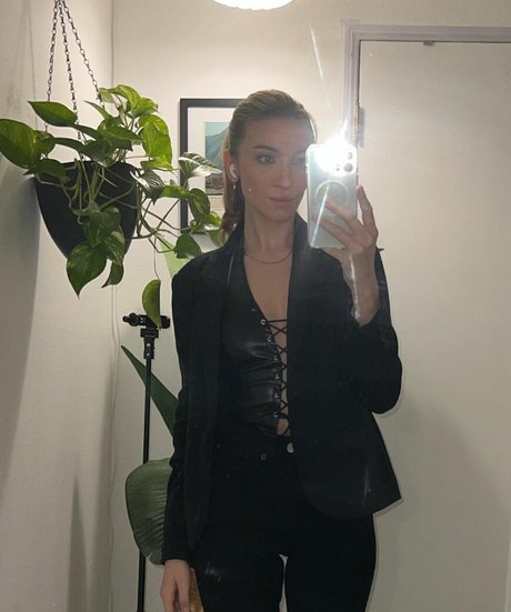 Novaleesi OnlyFans OnlyFans