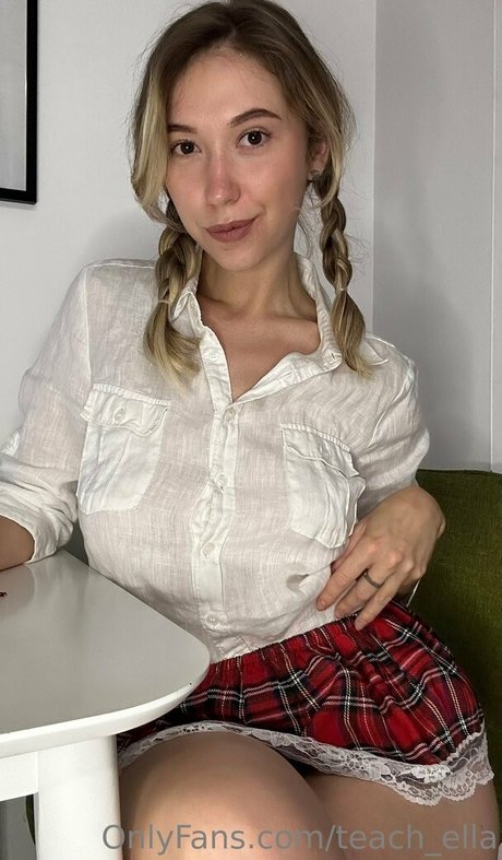 teach ella Nacktbilder OnlyFans geleakt