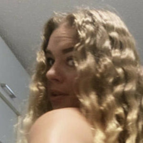 cbeezeec OnlyFans Nacktbilder