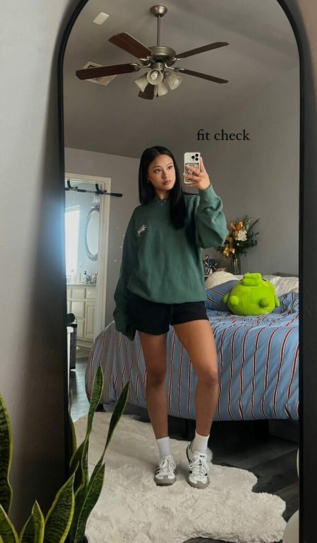 Gabby hua OnlyFans Model Fotos