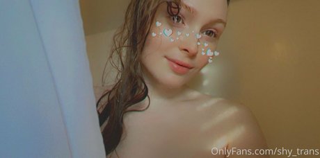Shy Trans Nackt auf OnlyFans