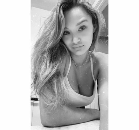 Hunter King OnlyFans nackte Brüste