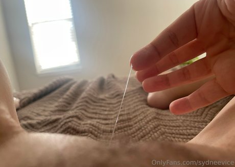 sydneevice OnlyFans Brüste Bild