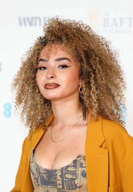 Ella Eyre OnlyFans Sex