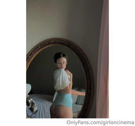 Girl On Cinema Nackt auf OnlyFans