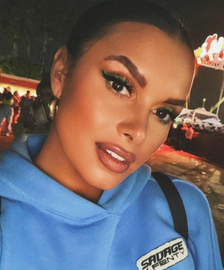 Joy Taylor OnlyFans schlank