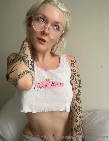 cherryyjones OnlyFans Bilder