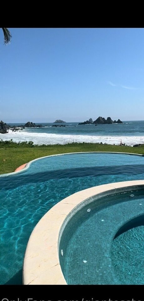 giantesstessa OnlyFans Brüste Bild