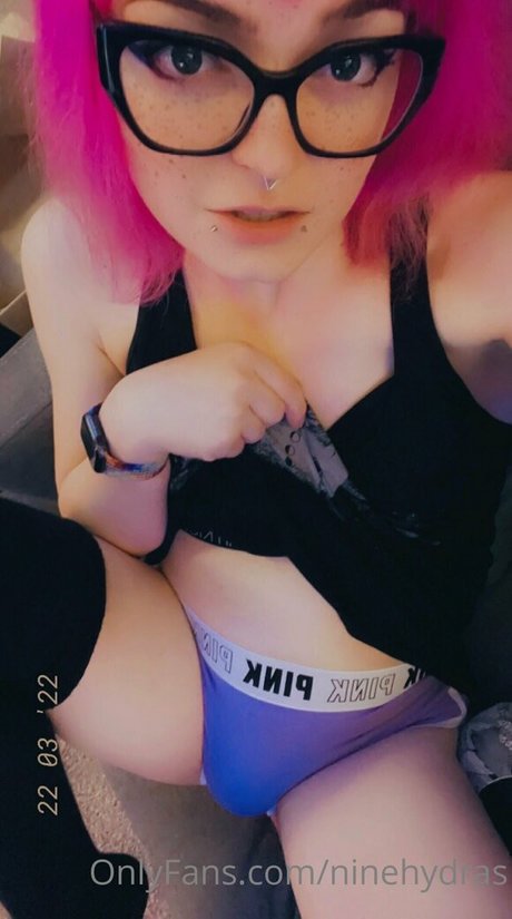 Ninehydras OnlyFans Striptease