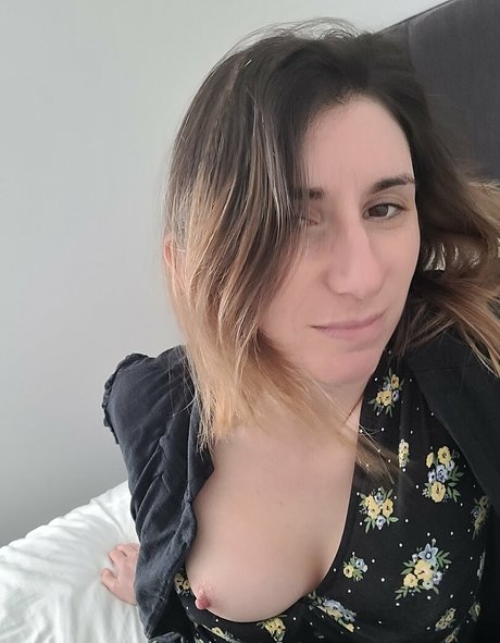 zierliche brünette nur fans Aktbilder Bild