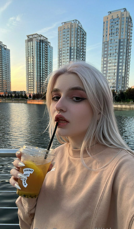 llittleeva Bilder OnlyFans