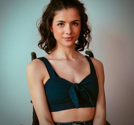 Lolita Milena OnlyFans Striptease