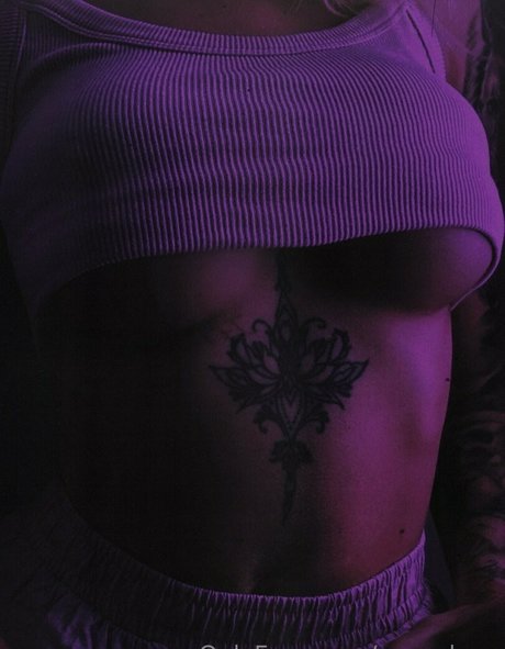 mvradova OnlyFans nackte Brüste