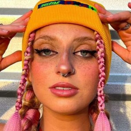 Samnimetitties Nacktbilder von OnlyFans geleakt