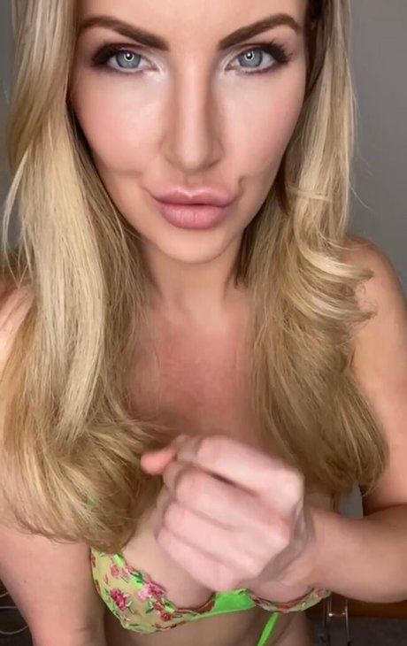 stepmomgeorgie OnlyFans Model Fotos