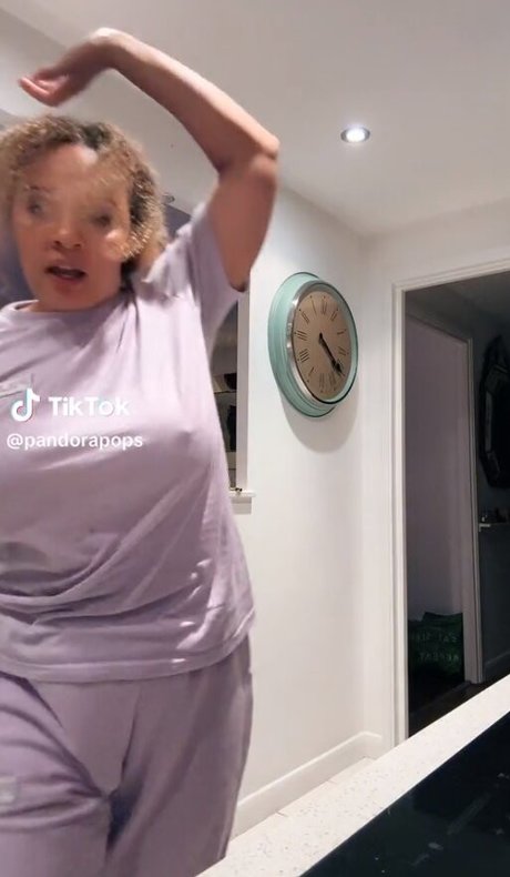 Pandora Christie Nackt auf OnlyFans