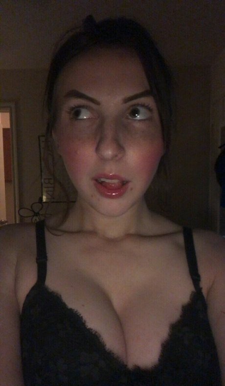 Megan Bitchell OnlyFans explizite Inhalte