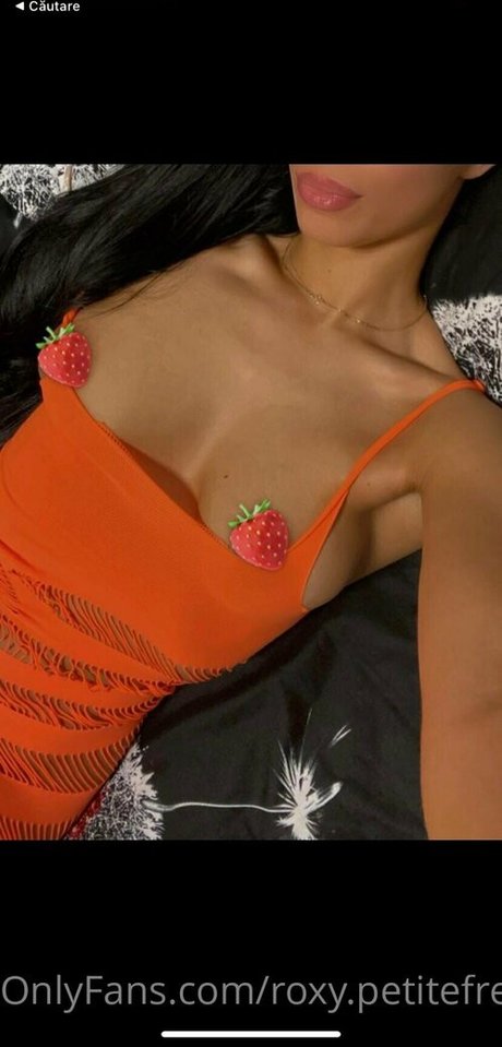 roxy petitefree OnlyFans NSFW