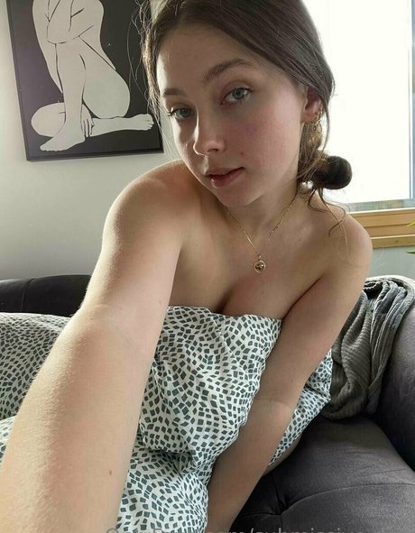 submissive doll OnlyFans Inhalte