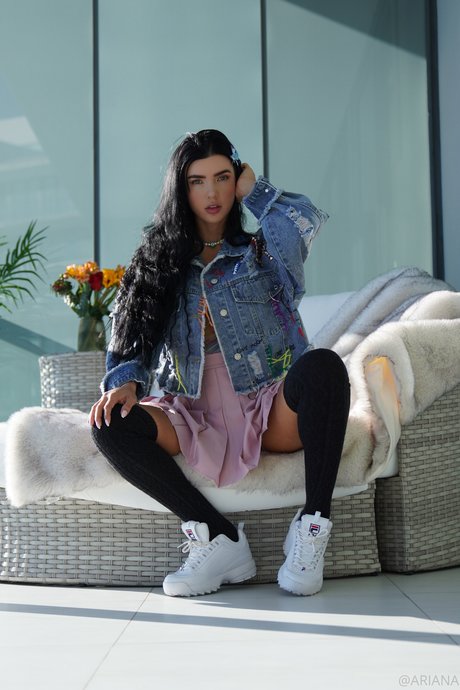 Ariana James NurlyFans-Pornos