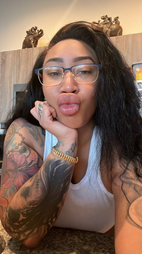 ebenholz dicke onlyfans heiß sexy Aufnahme