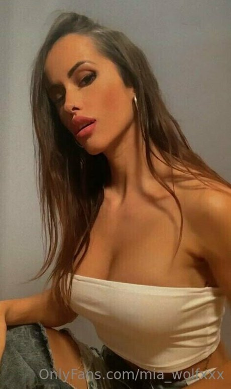 Mia Wolf X Nacktbilder von OnlyFans