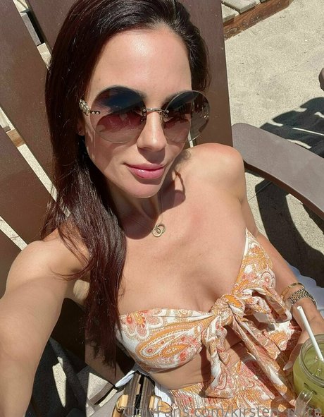 Kirsten price OnlyFans schlank