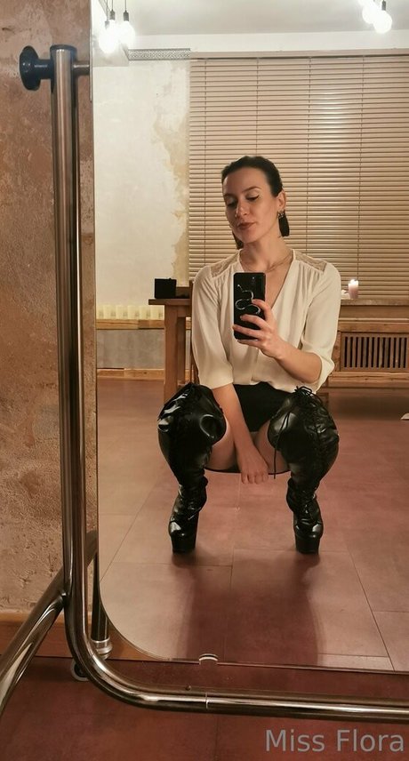 Miss Flora Femdom Nacktbilder OnlyFans