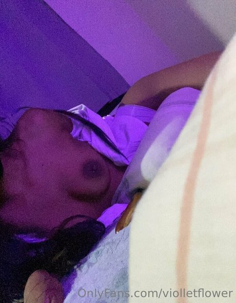 Viollet Collins OnlyFans Nacktfotos