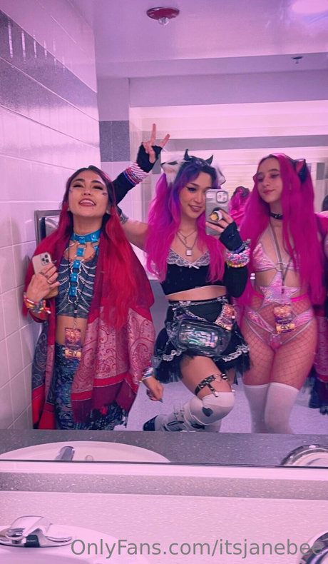 Jane Bee Nacktbilder auf OnlyFans