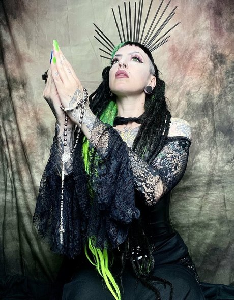 elfspitfree OnlyFans-Leaks