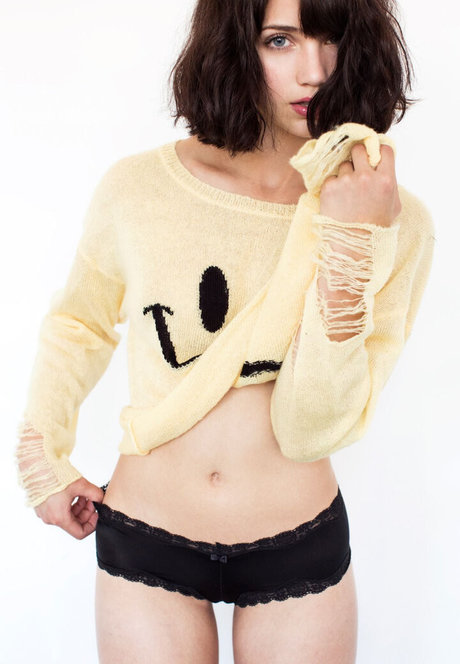 Emily Rudd OnlyFans Striptease