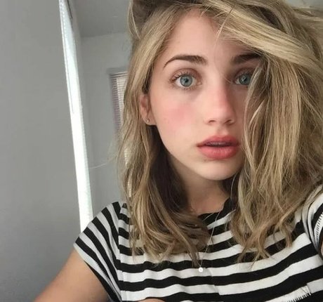 Emily Rudd OnlyFans Striptease