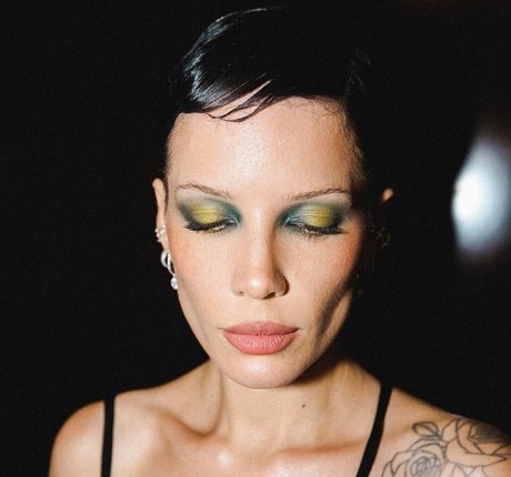 Halsey Leak von OnlyFans-Inhalten