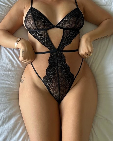 Katya Elise Henry Nackt