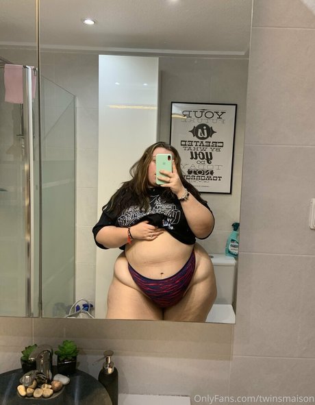 twinsmaison OnlyFans Striptease