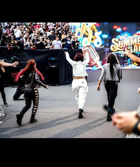 Bayley Nacktbilder von OnlyFans geleakt