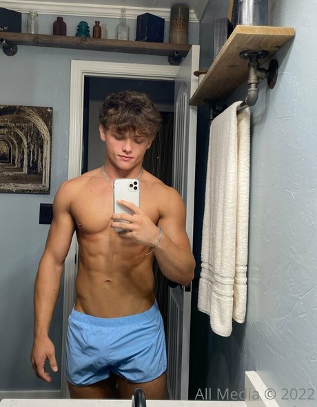 taylorsfree OnlyFans schlank