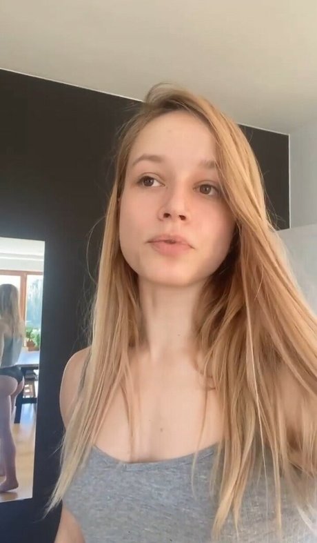 Aline Dessine Nacktbilder von OnlyFans