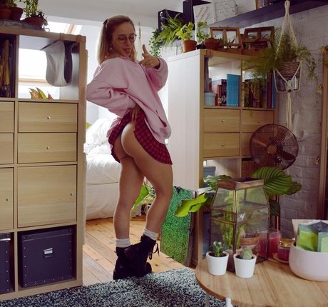 Aline Dessine Nacktbilder von OnlyFans geleakt