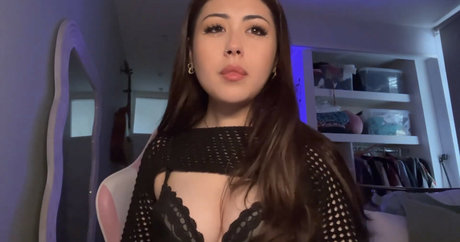 Angelic Lofi ASMR Nacktbilder auf OnlyFans