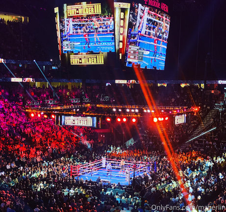 mzberlin Strip OnlyFans