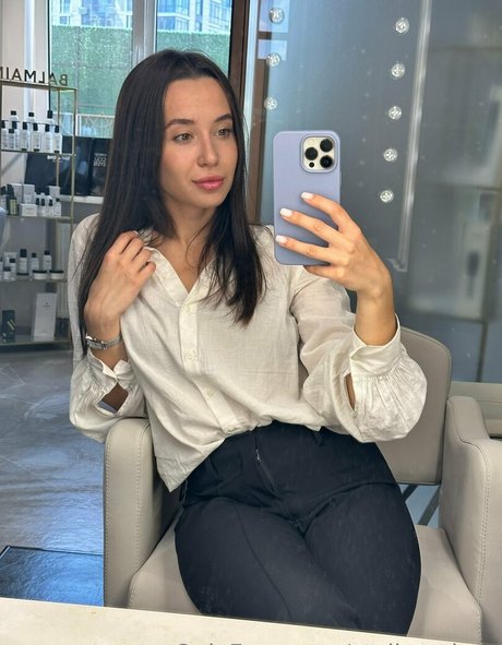 stella mkrtn Oben ohne OnlyFans