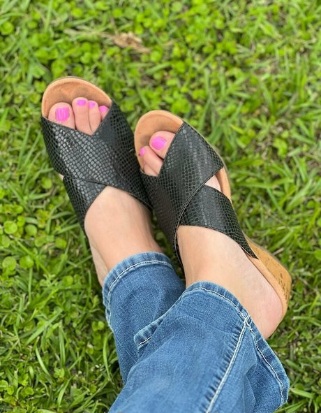 wifeyassandfeet Nackt auf OnlyFans