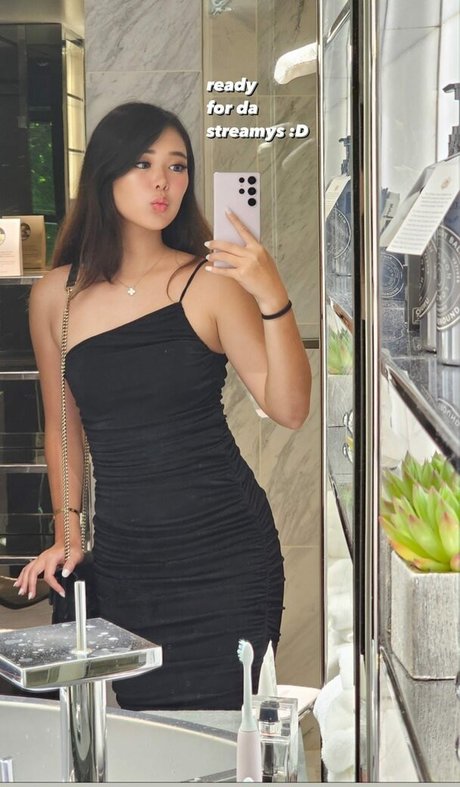 ExtraEmily OnlyFans-Leaks