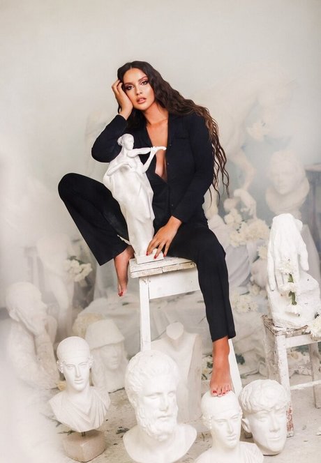 Oriola Marashi Oben ohne OnlyFans