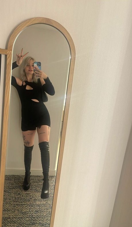 Nihachu Nacktpornos auf OnlyFans