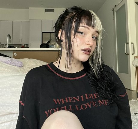 Nihachu OnlyFans Striptease